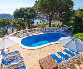 Lloret de Mar Villa Sleeps 6 Pool WiFi