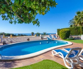 Lloret de Mar Villa Sleeps 6 Pool WiFi