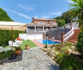 Lloret de Mar Villa Sleeps 8 Pool Air Con WiFi