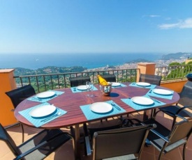 Lloret de Mar Villa Sleeps 8 Pool Air Con WiFi