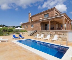 Lloret de Mar Villa Sleeps 8 Pool Air Con WiFi