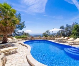 Lloret de Mar Villa Sleeps 8 Pool WiFi