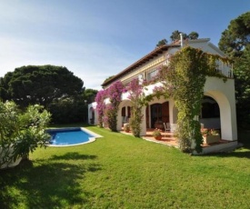 Lloret de Mar Villa Sleeps 8 Pool WiFi