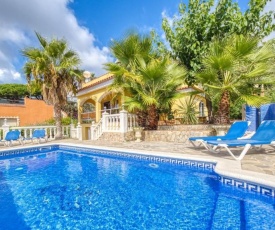 Lloret de Mar Villa Sleeps 8 Pool WiFi