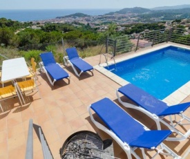 Lloret de Mar Villa Sleeps 9 Pool WiFi