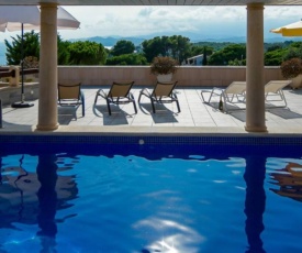 Martin 's Villa. House on the beach with pool