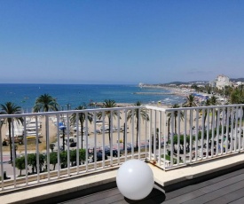 Ático con Fantásticas Vistas al Mar y la iglesia