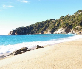 Casa Luna en playa de Santa María de Llorell Tossa de Mar