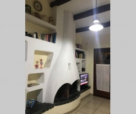 Casita blanca con wifi y piscina cominutaria