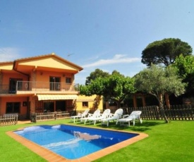 Tordera Villa Sleeps 12 Pool WiFi