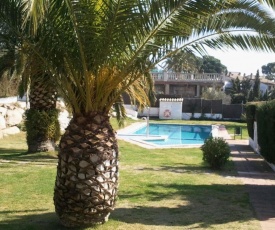 House - 3 Bedrooms with Pool and WiFi - 07740