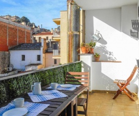 Stunning apartment in Tossa de Mar with WiFi and 3 Bedrooms