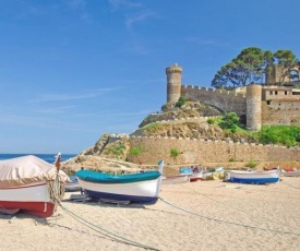 Tossa de Mar Apartment Sleeps 4 with Free WiFi